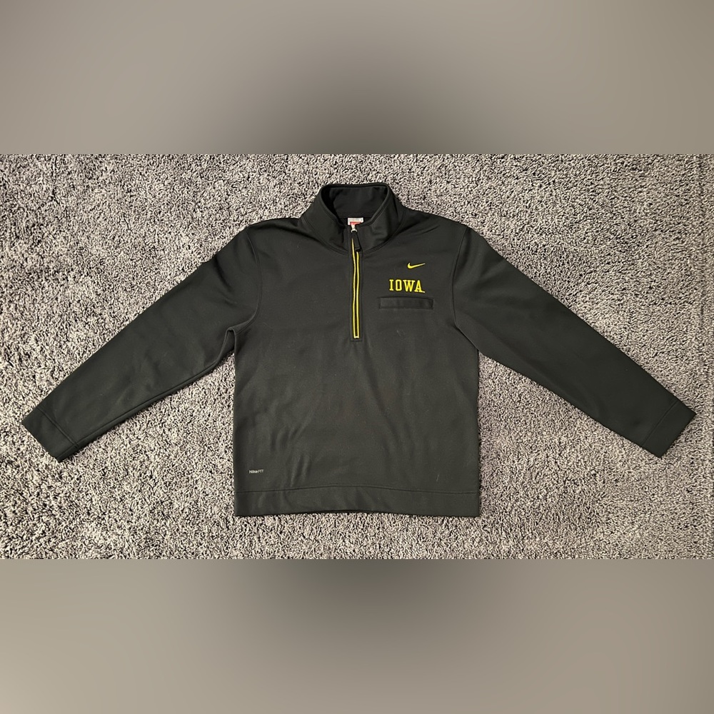 Nike Team Iowa Hawkeyes NikeFit Therma Men’s Small Black 1/4 Zip Pullover - EUC!